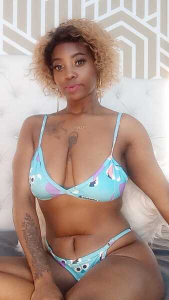 Live sex webcam photo for ThasaJohso #6309142