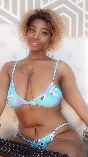 Live sex webcam photo for ThasaJohso #6309143