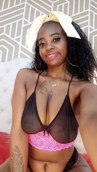 Live sex webcam photo for ThasaJohso #6309141