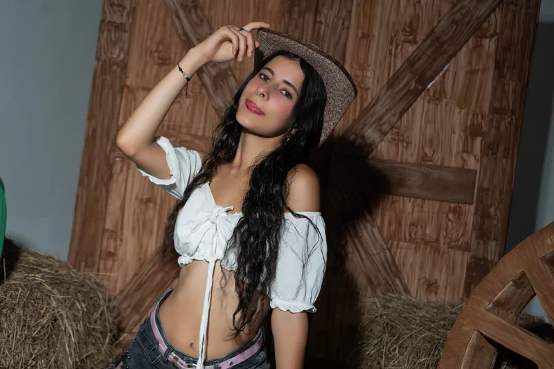 Live sex webcam photo for ChrystalBeall #6405210