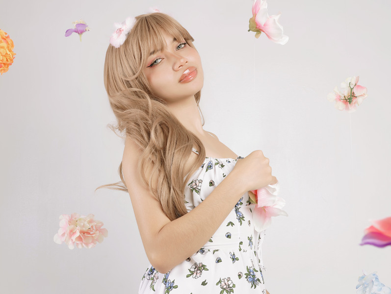 Live sex webcam photo for LiliMays #7025884