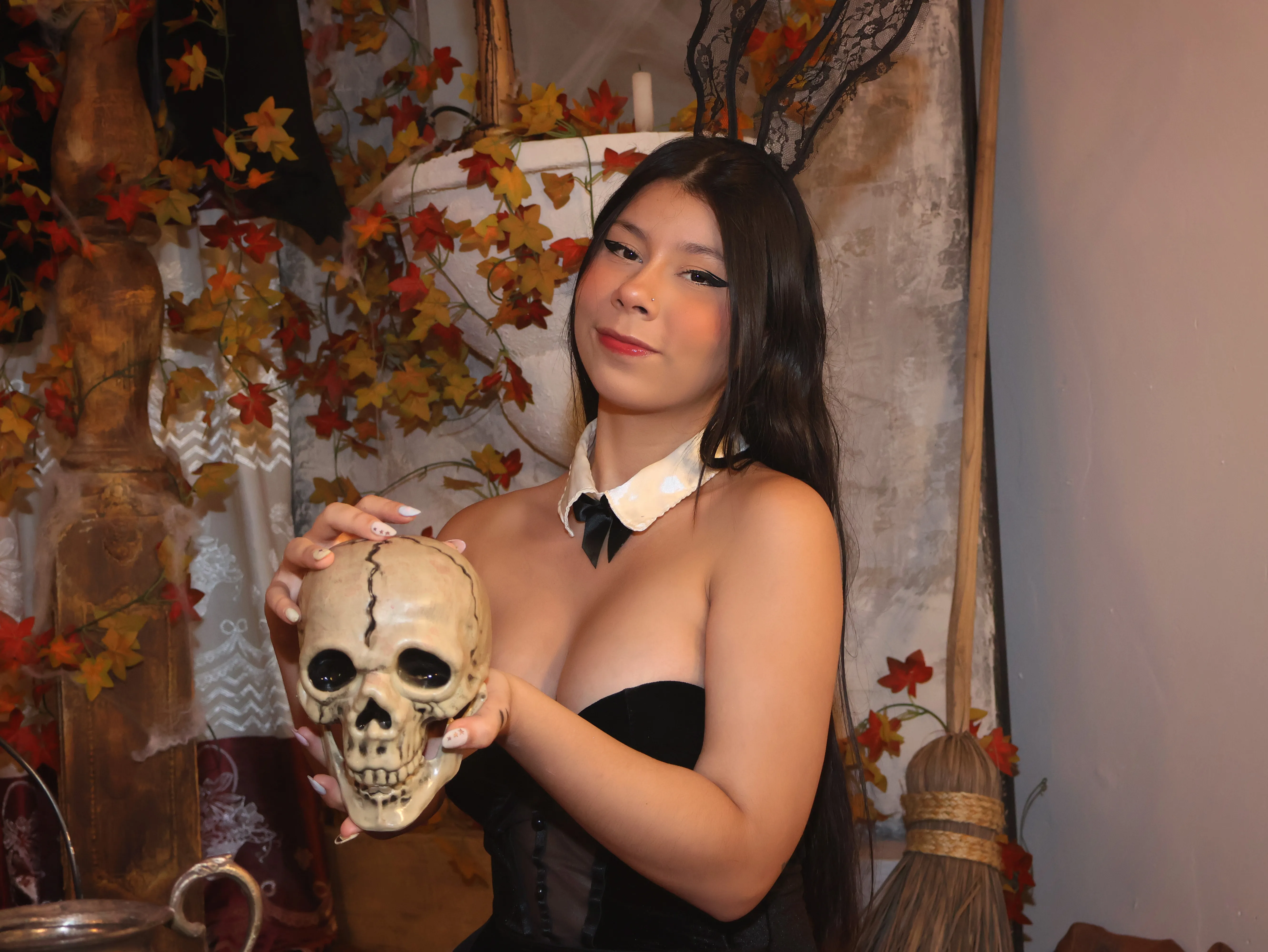 Live sex webcam photo for littleezoee #8732385