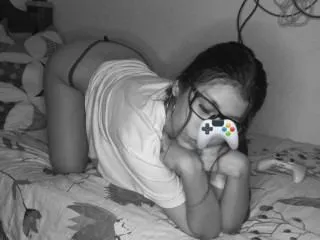 Live sex webcam photo for littleezoee #6375557