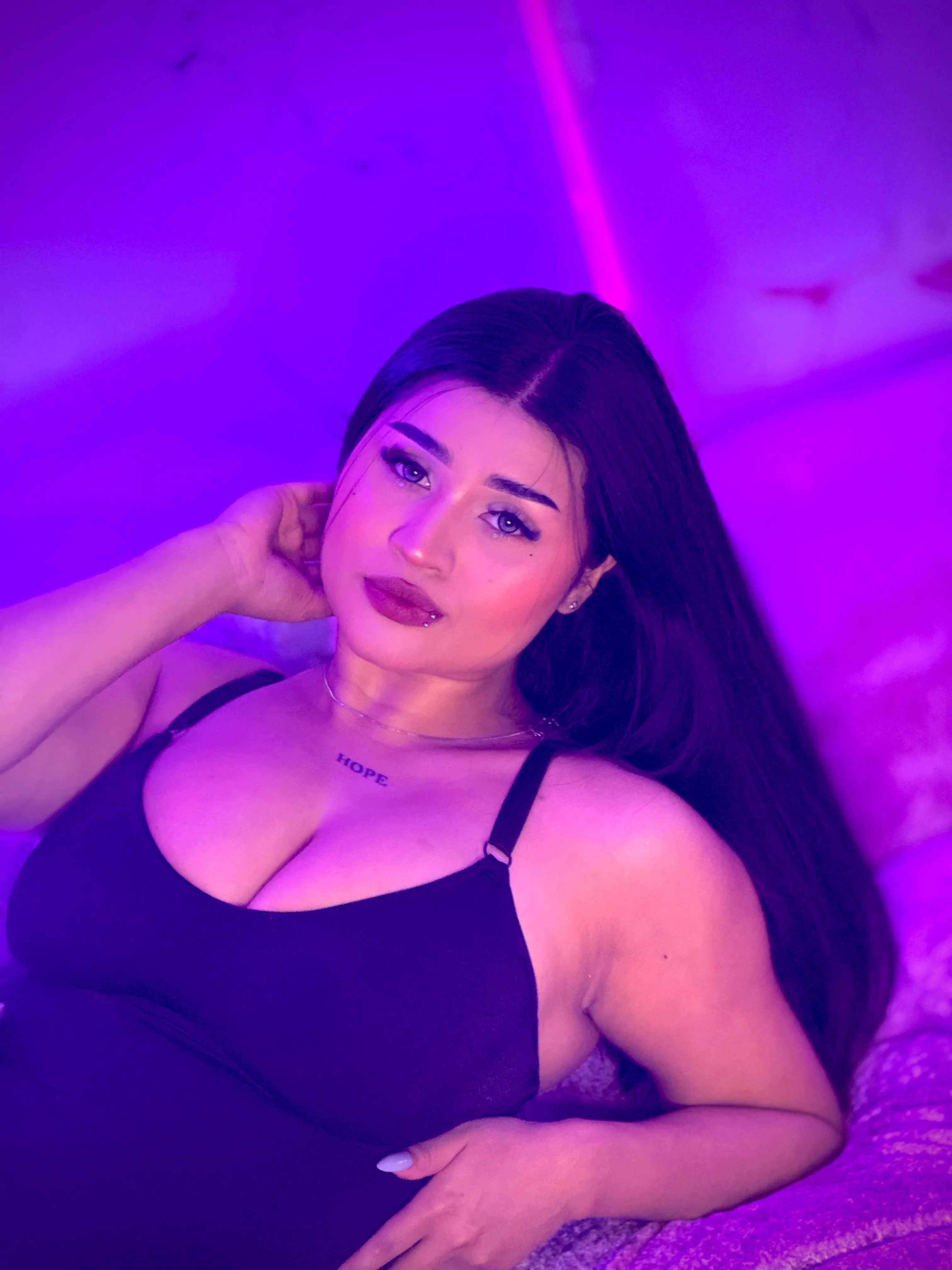 Live sex webcam photo for VenusCris #8704034