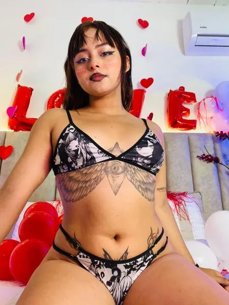 Live sex webcam photo for KimVelezz #7290059