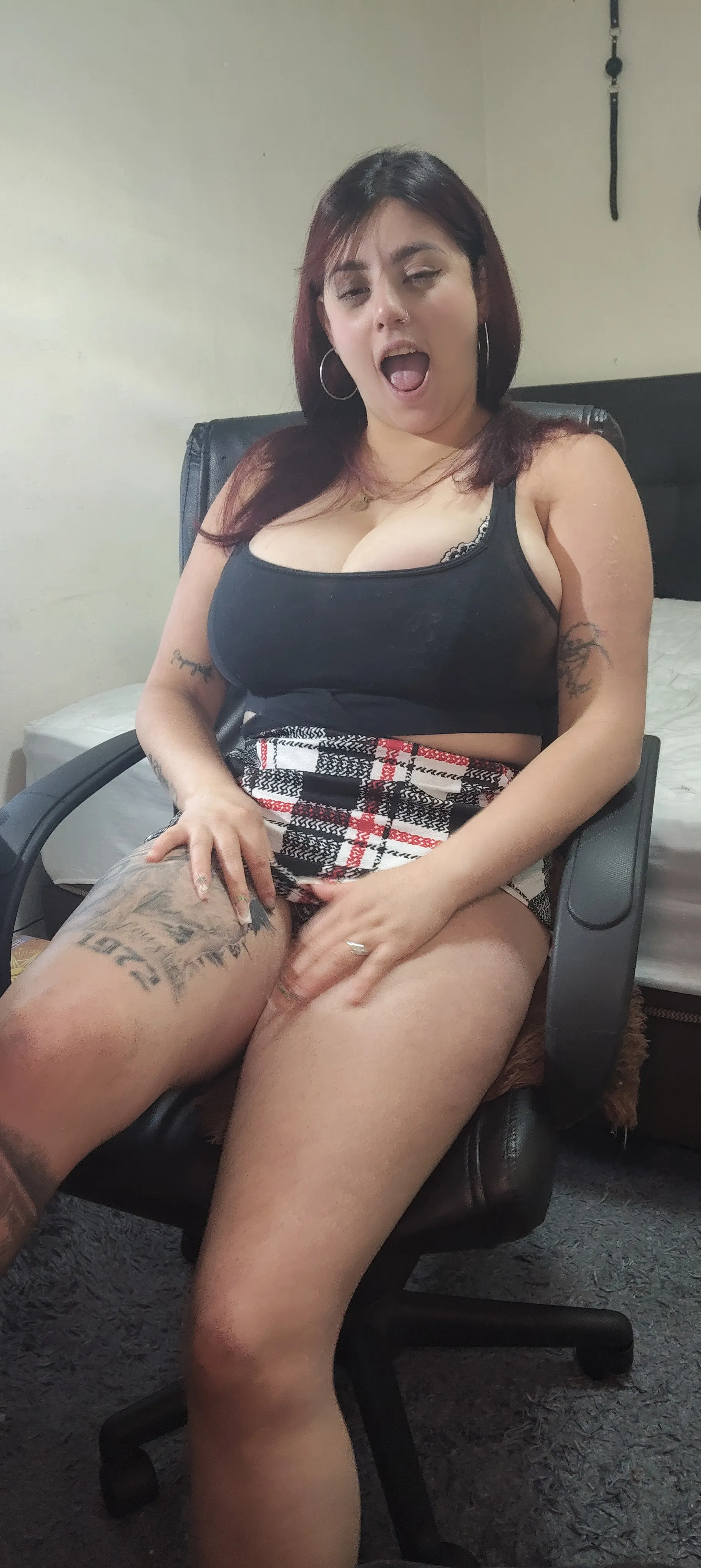 Live sex webcam photo for AngelaCutee #8169238