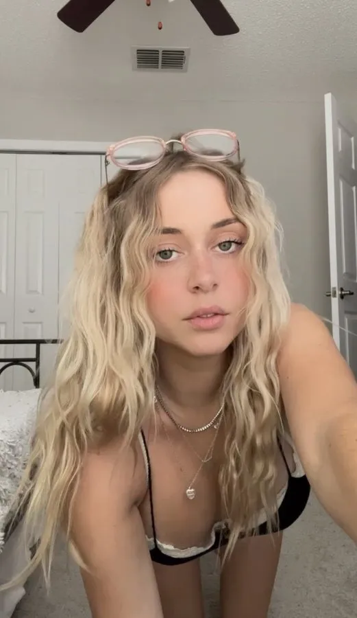 Live sex webcam photo for GoddessKateS #7190200