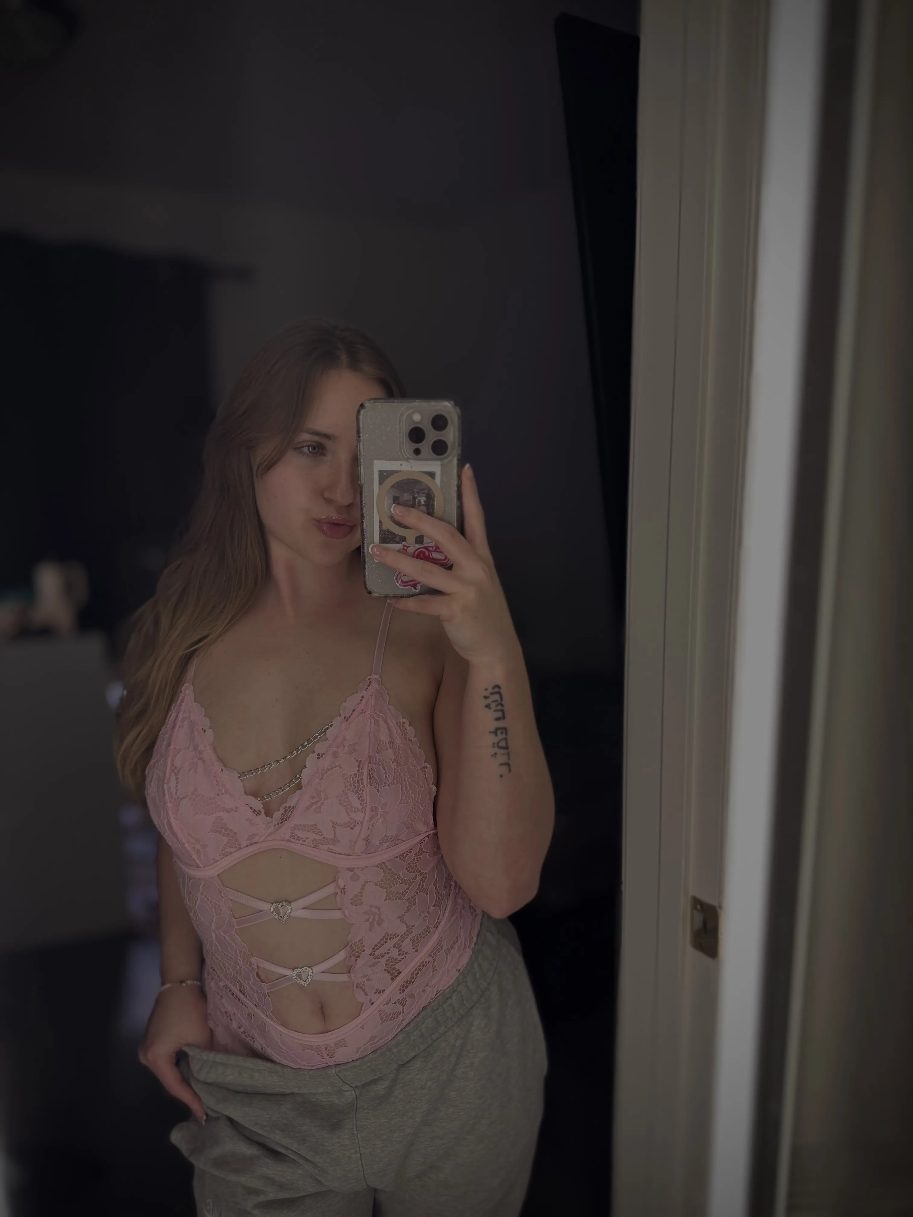 Live sex webcam photo for RaelynnWhitee #7953973