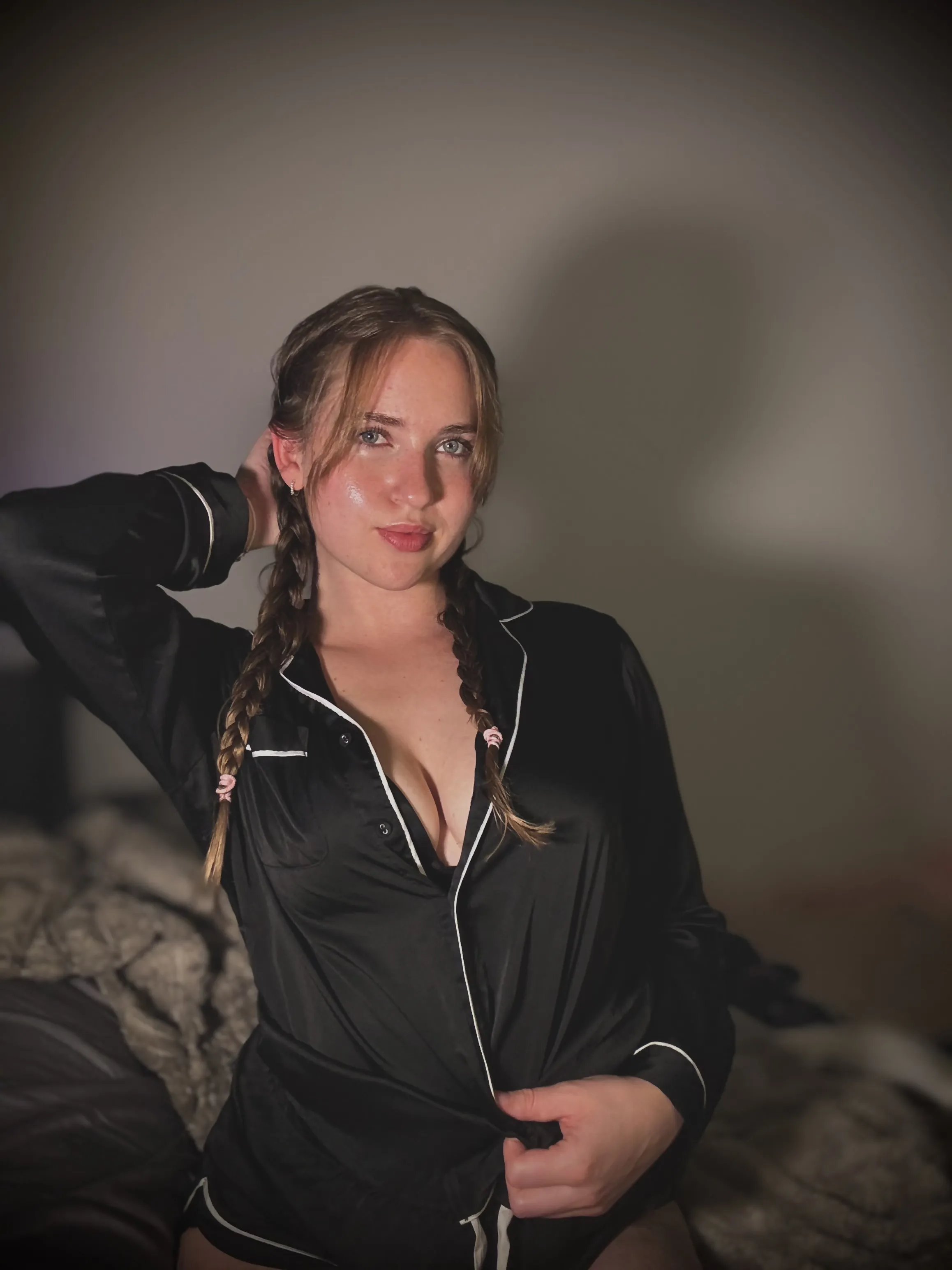 Live sex webcam photo for RaelynnWhitee #7953972