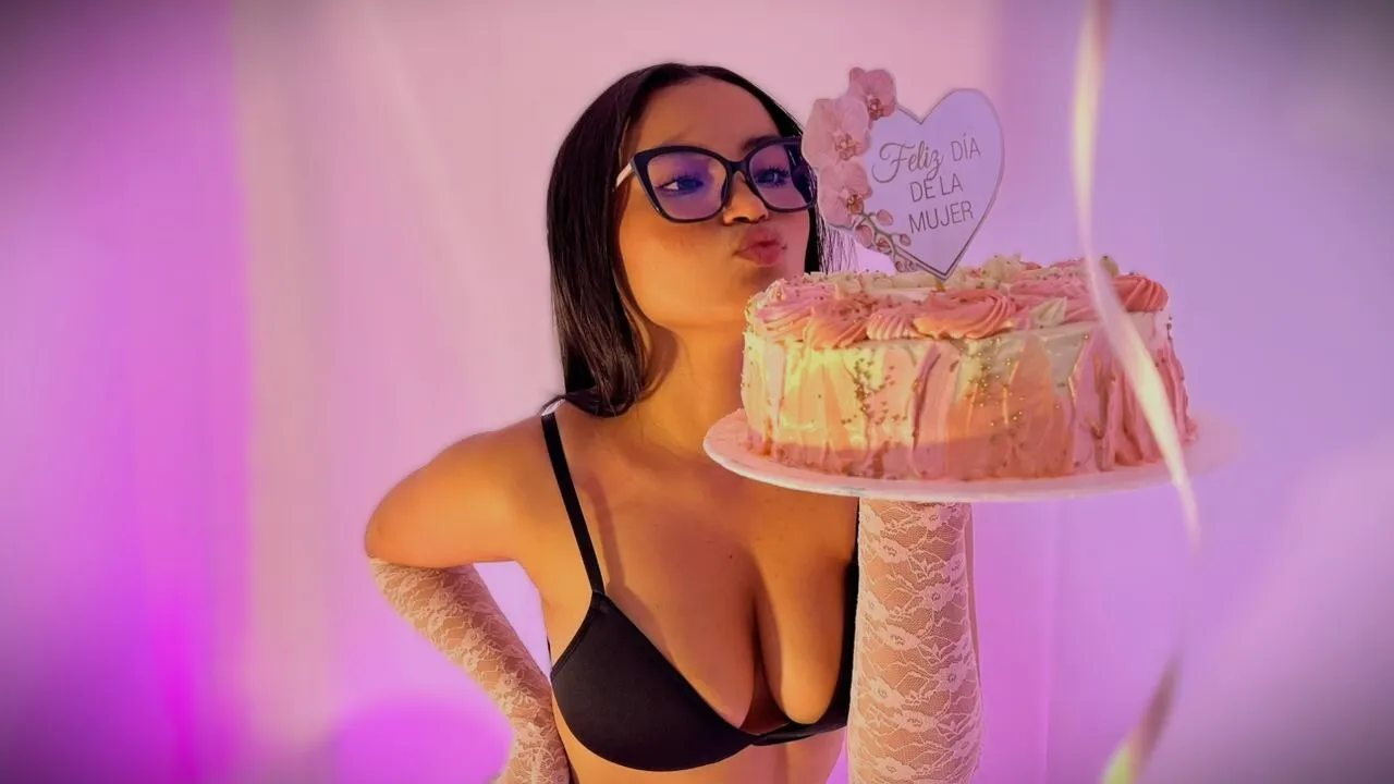 Live sex webcam photo for MiaaPalmer #8394197