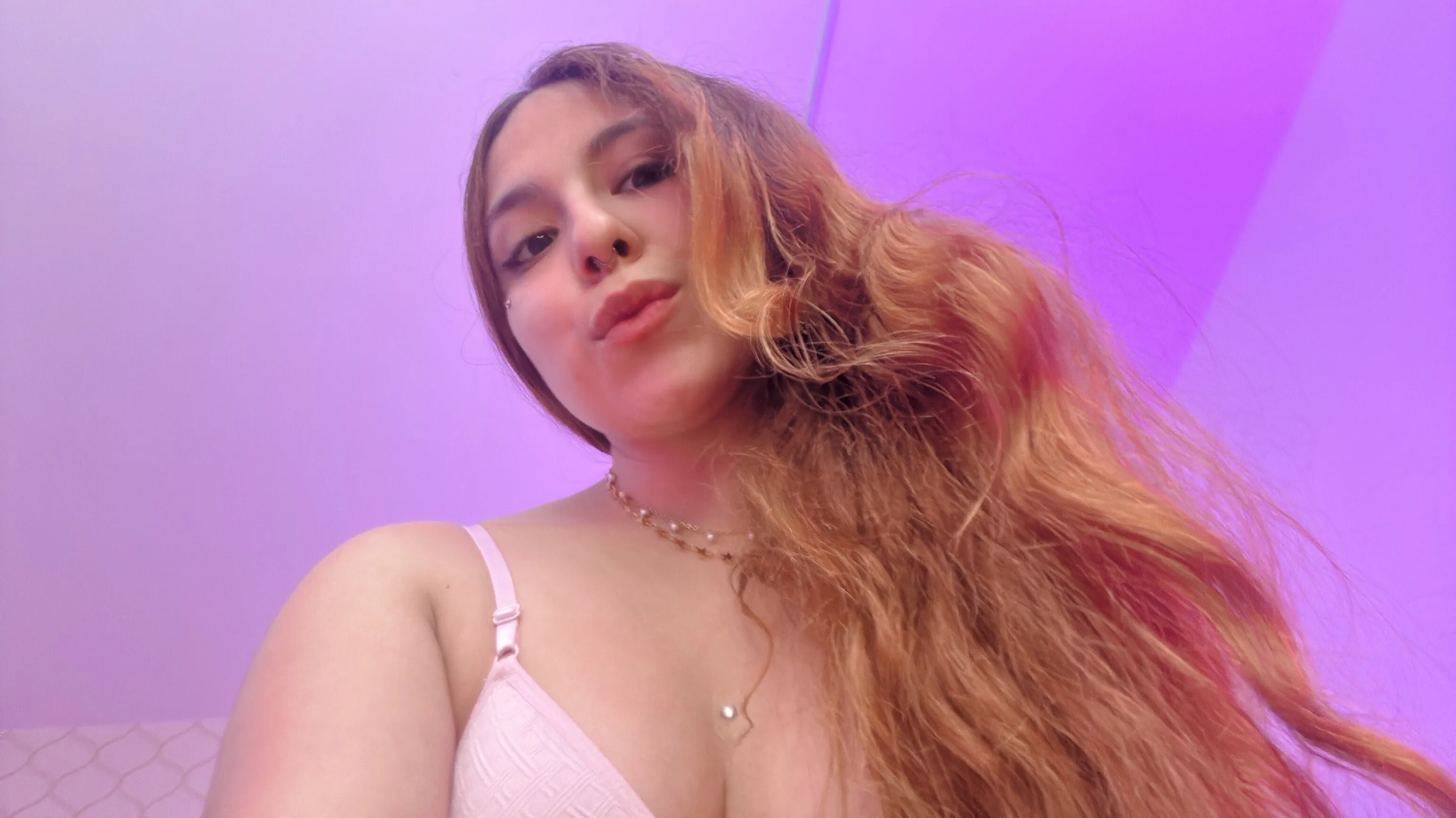 Live sex webcam photo for Amber_Walker #7119419