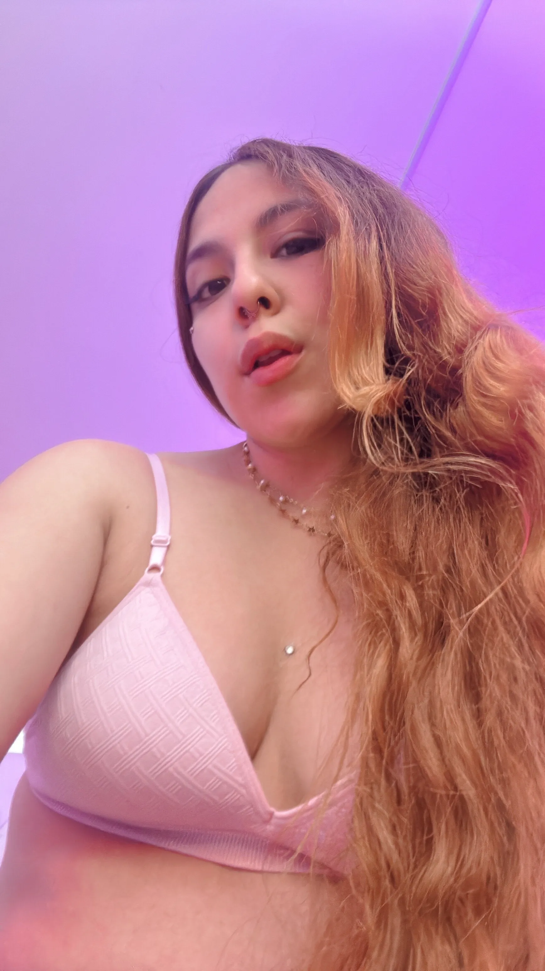 Live sex webcam photo for Amber_Walker #7119418