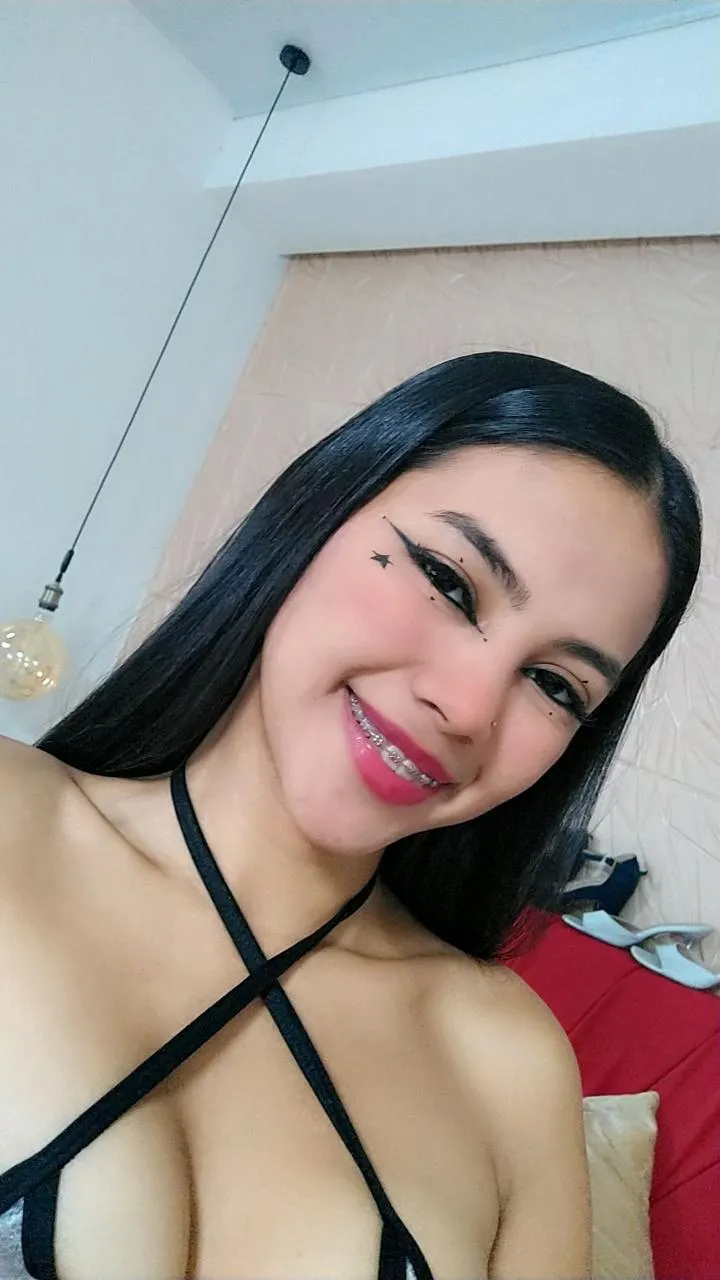 Live sex webcam photo for Estrellahoot #8130096