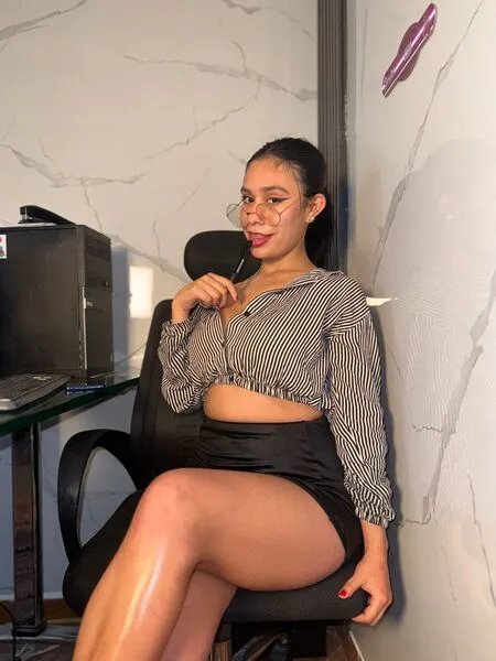 Live sex webcam photo for CassieJones19 #8551273