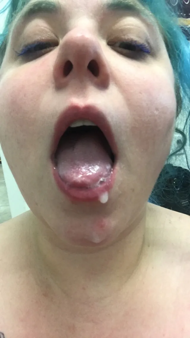 Live sex webcam photo for SleazeLouize #7343225