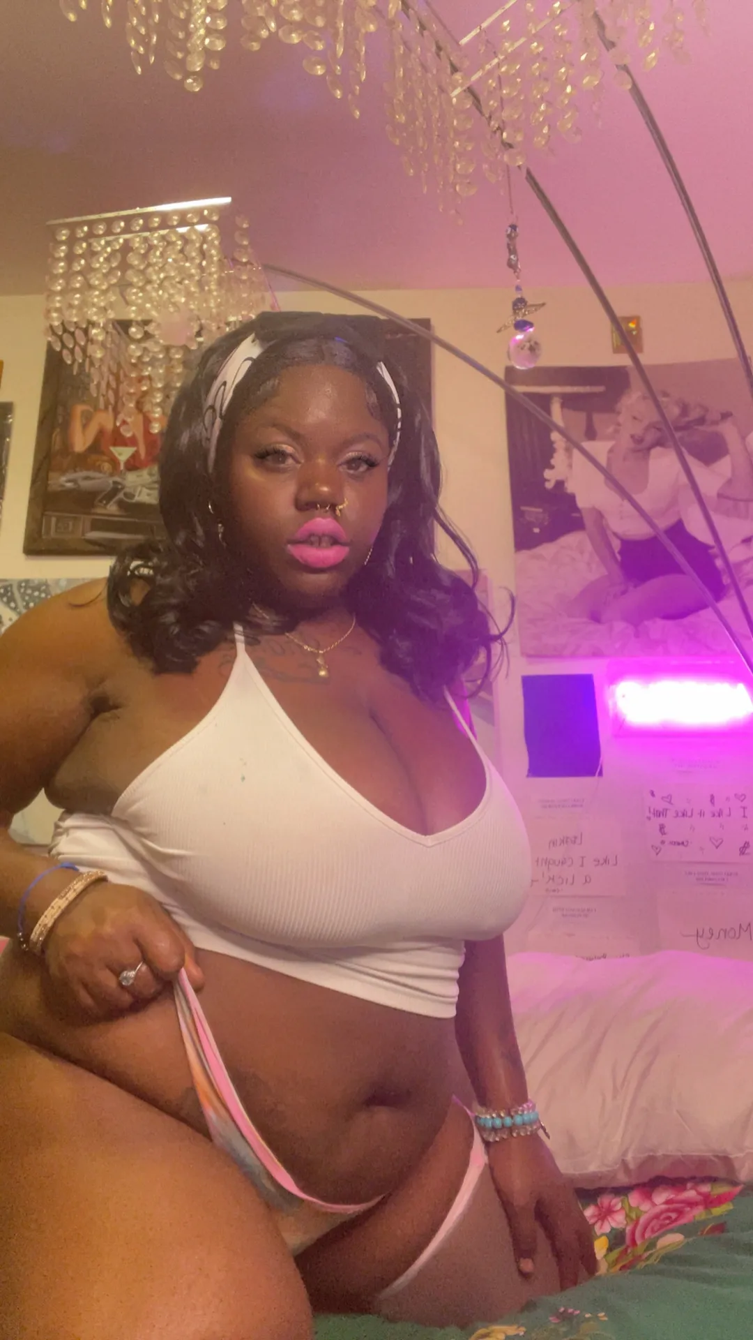 Live sex webcam photo for MamMoonshine #8162856