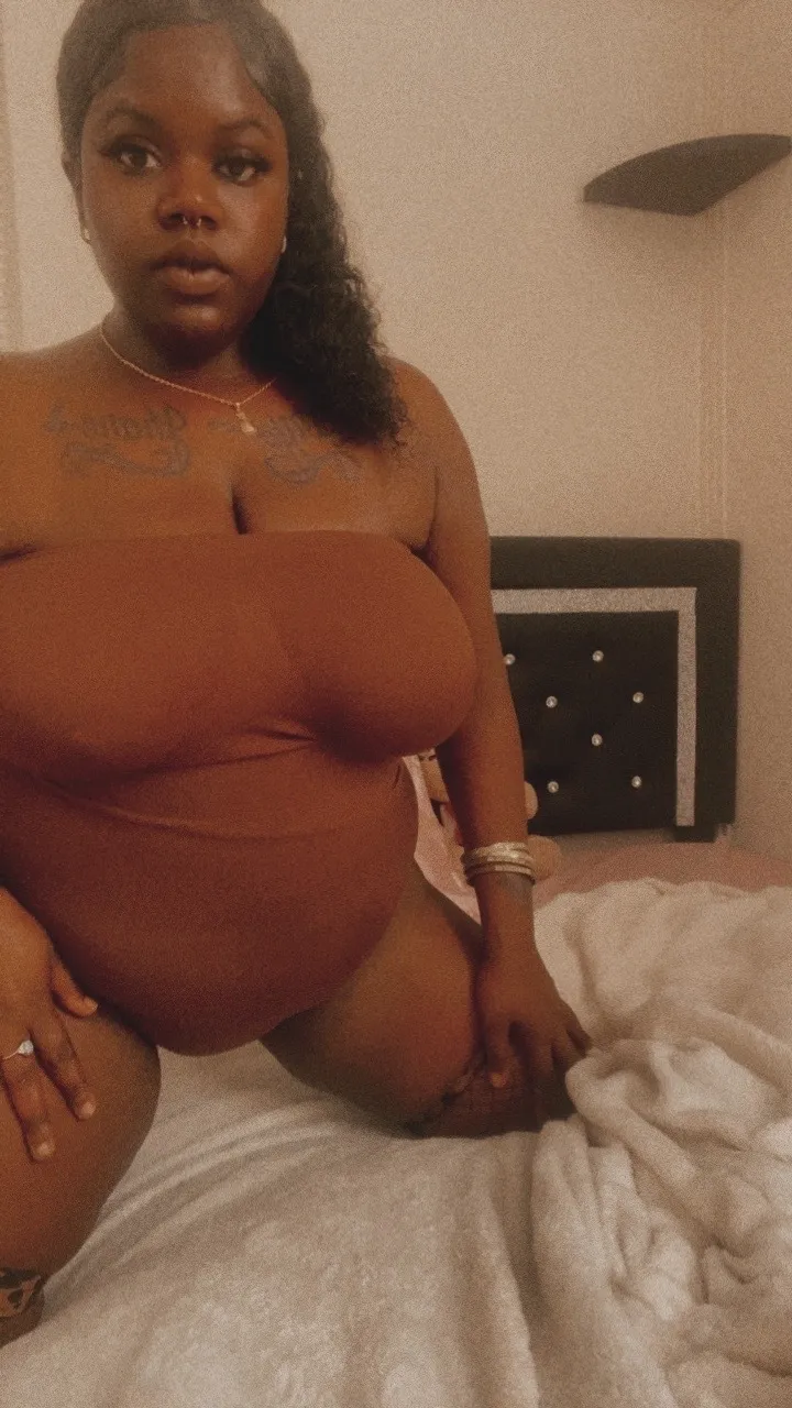 Live sex webcam photo for MamMoonshine #8608093