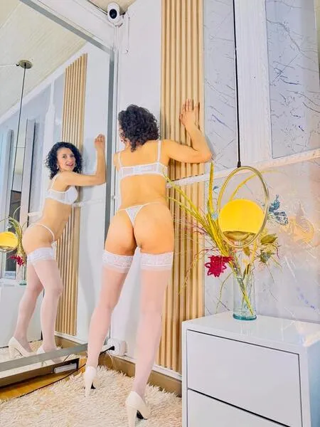 Live sex webcam photo for arianarusell #7915038