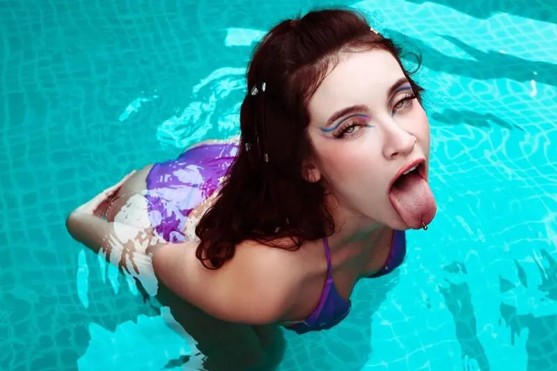 Live sex webcam photo for MadeleineMuller #8189030