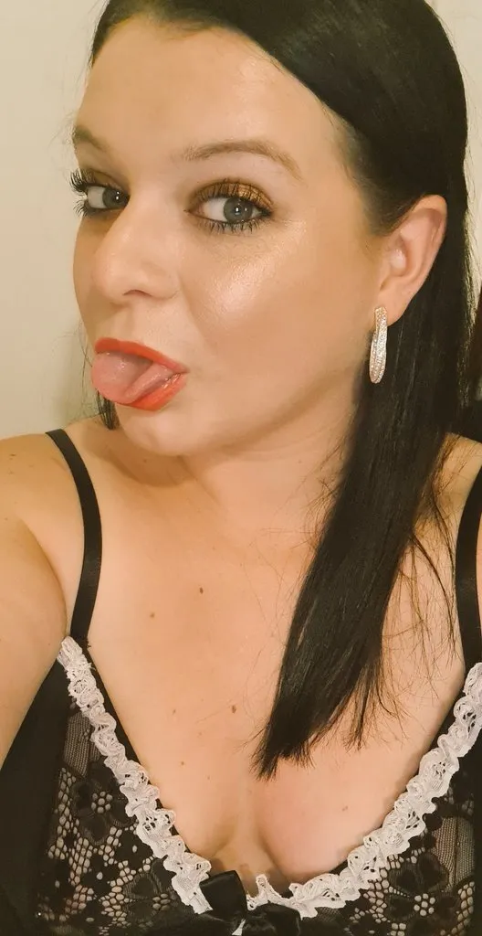 Live sex webcam photo for NaughtyWifeUK #7417770