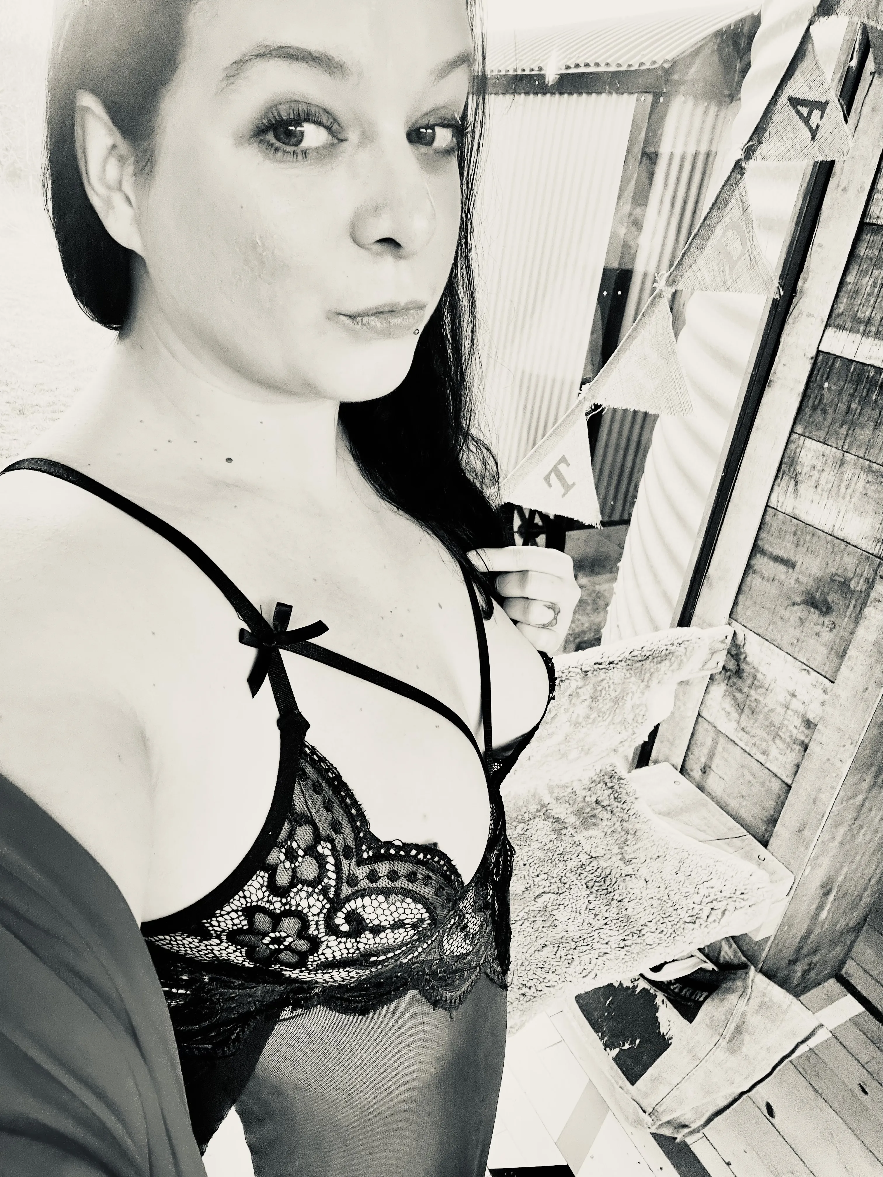 Live sex webcam photo for NaughtyWifeUK #8460637