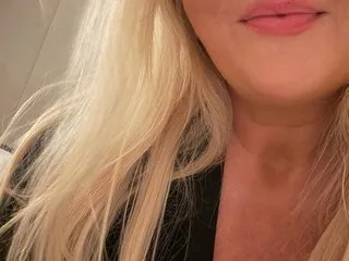 Live sex webcam photo for EmmyAmour #8656610