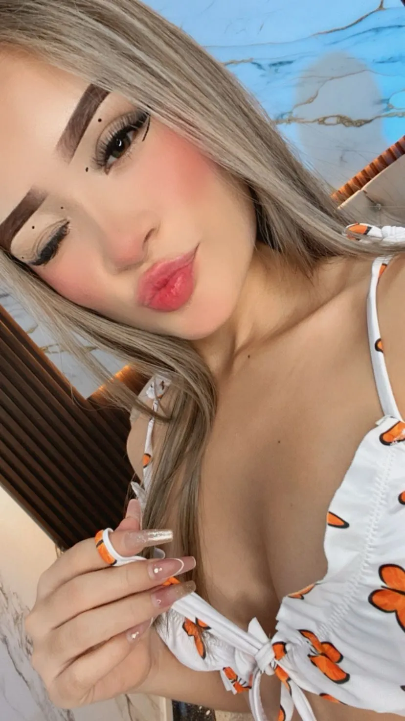 Live sex webcam photo for LyennRae #7944729