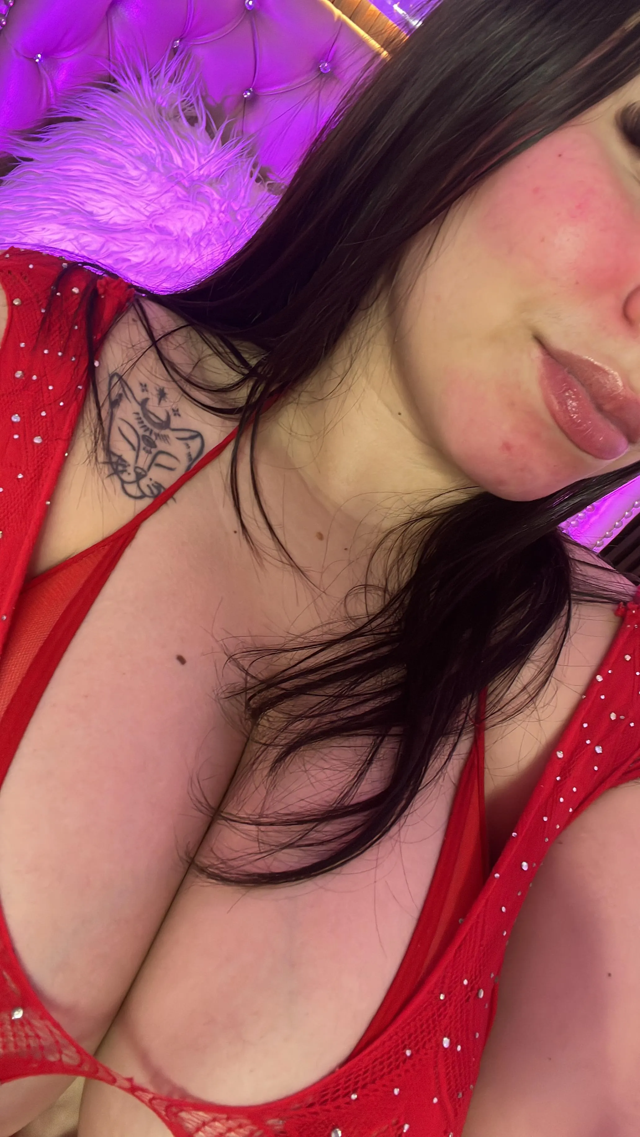 Live sex webcam photo for MaeveBigBoobs #7950934