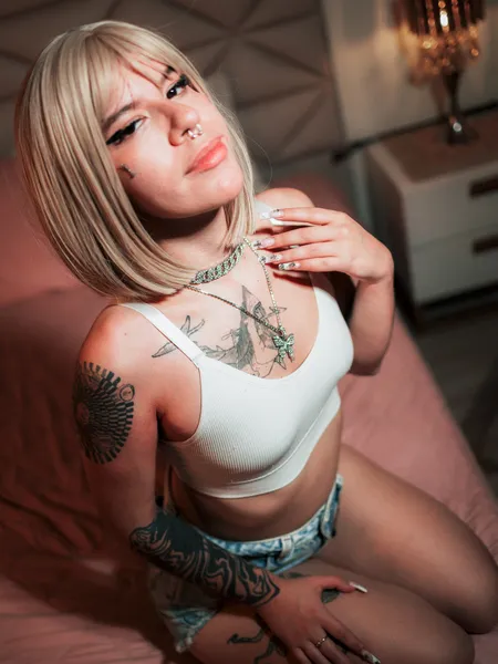 Live sex webcam photo for SamyShark21 #7866811