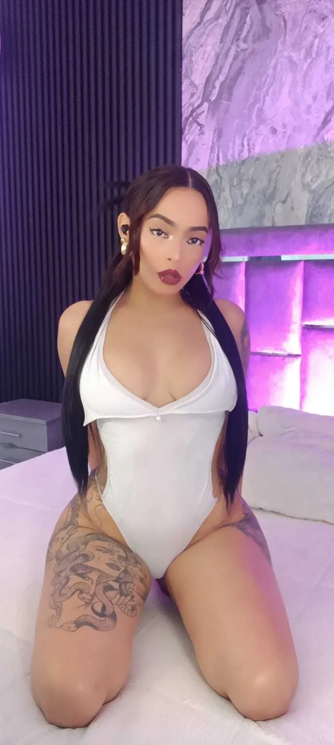Live sex webcam photo for MiiaaMonroe #8169351