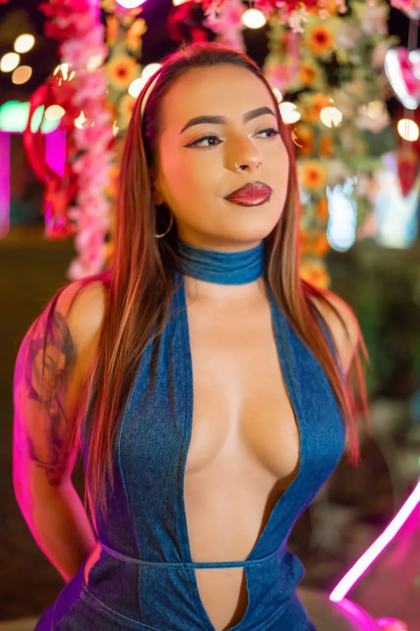Live sex webcam photo for MiiaaMonroe #8593132