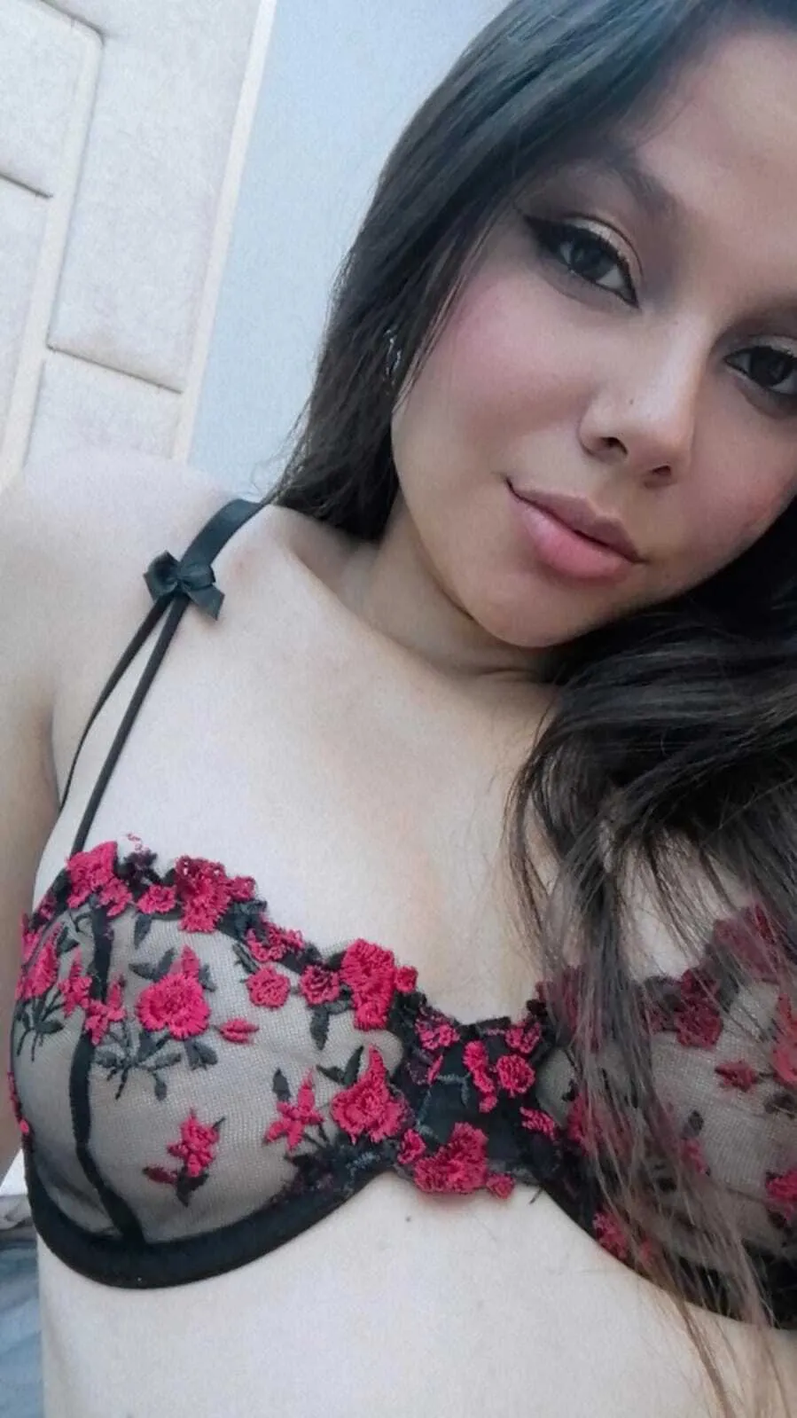Live sex webcam photo for RubyyScarlett #8123696