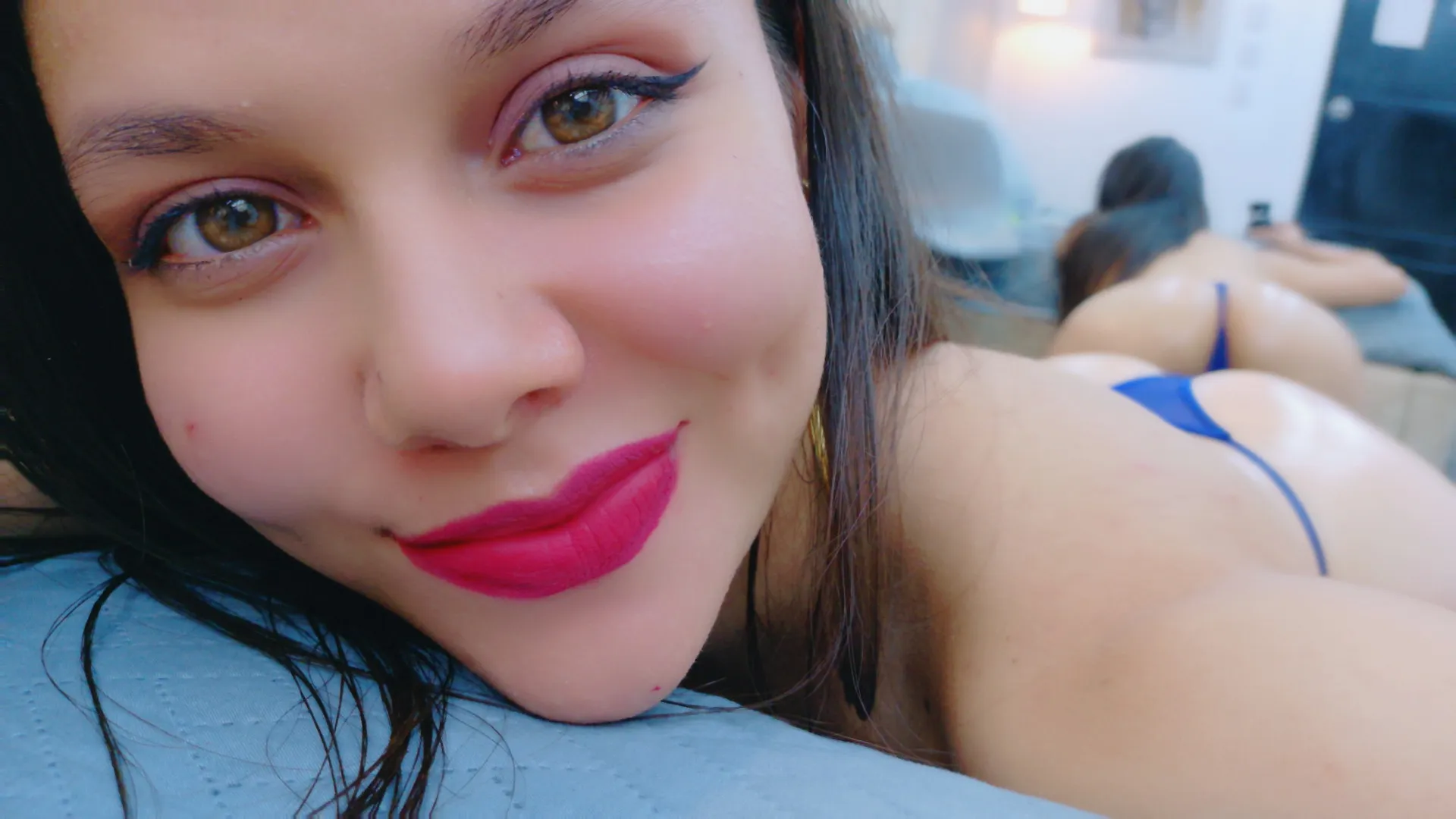 Live sex webcam photo for RubyyScarlett #7819886