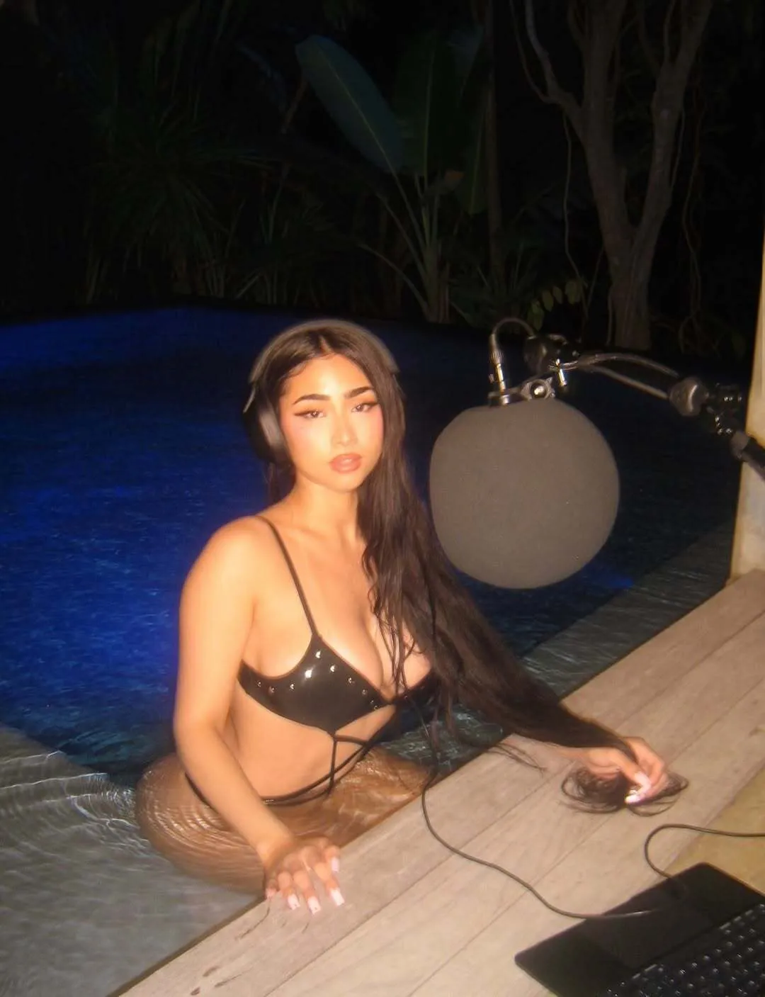 Live sex webcam photo for MistressRia #8540796