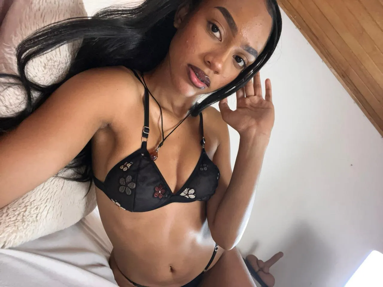 Live sex webcam photo for aylacallowey #8292228