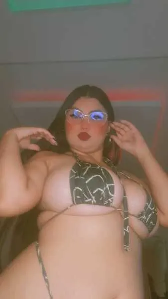 Live sex webcam photo for ValentinaBreats #7973851