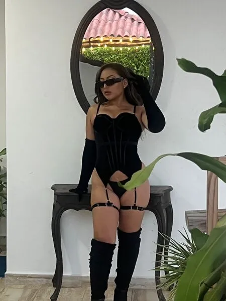 Live sex webcam photo for Liillyortiiz #7381835