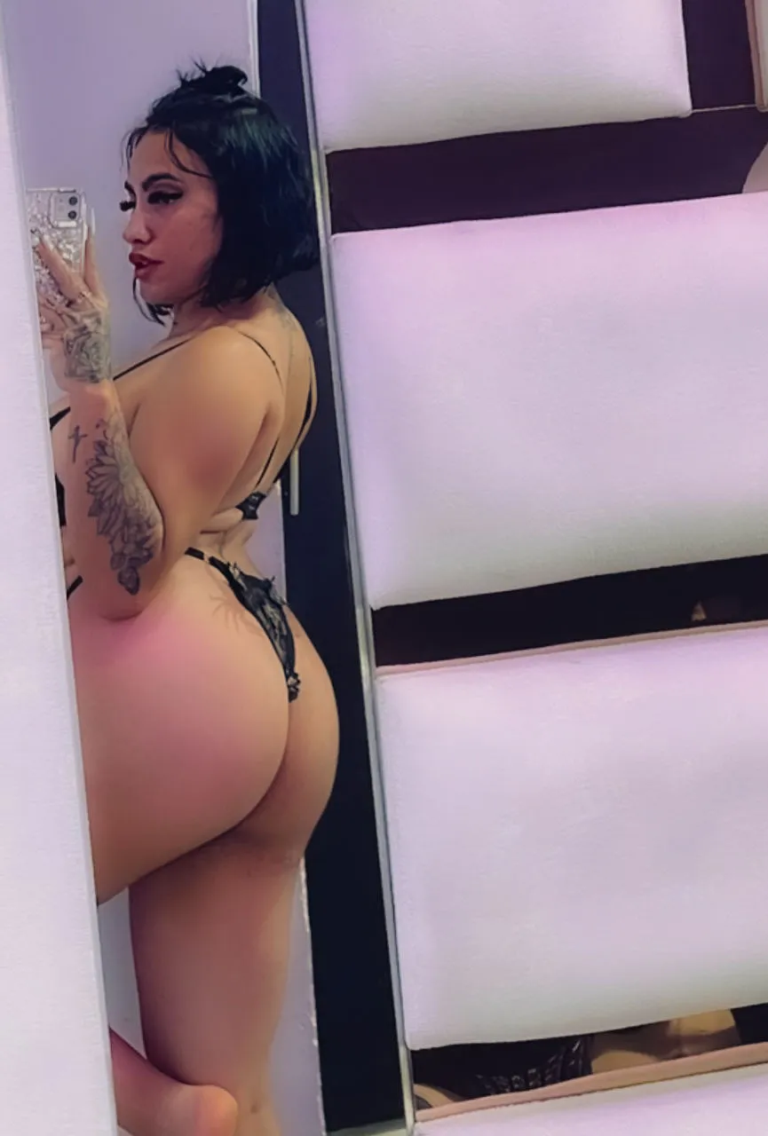 Live sex webcam photo for nikkylatin #7326473