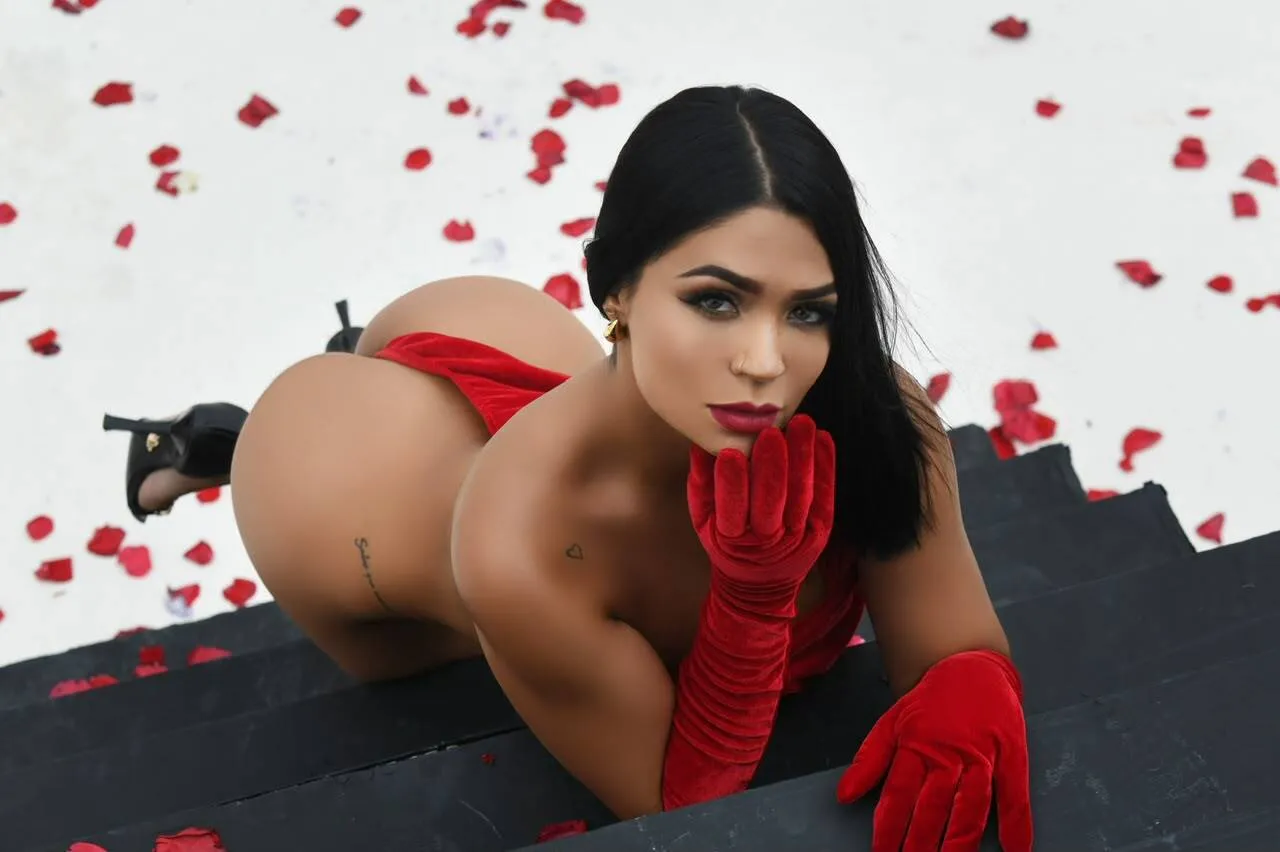 Live sex webcam photo for Emilycurtiis #8649528
