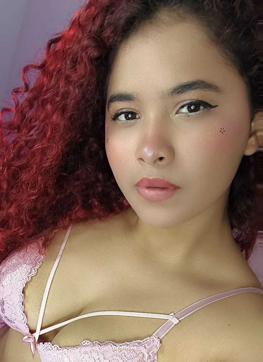 Live sex webcam photo for AgathChristi21 #8050677