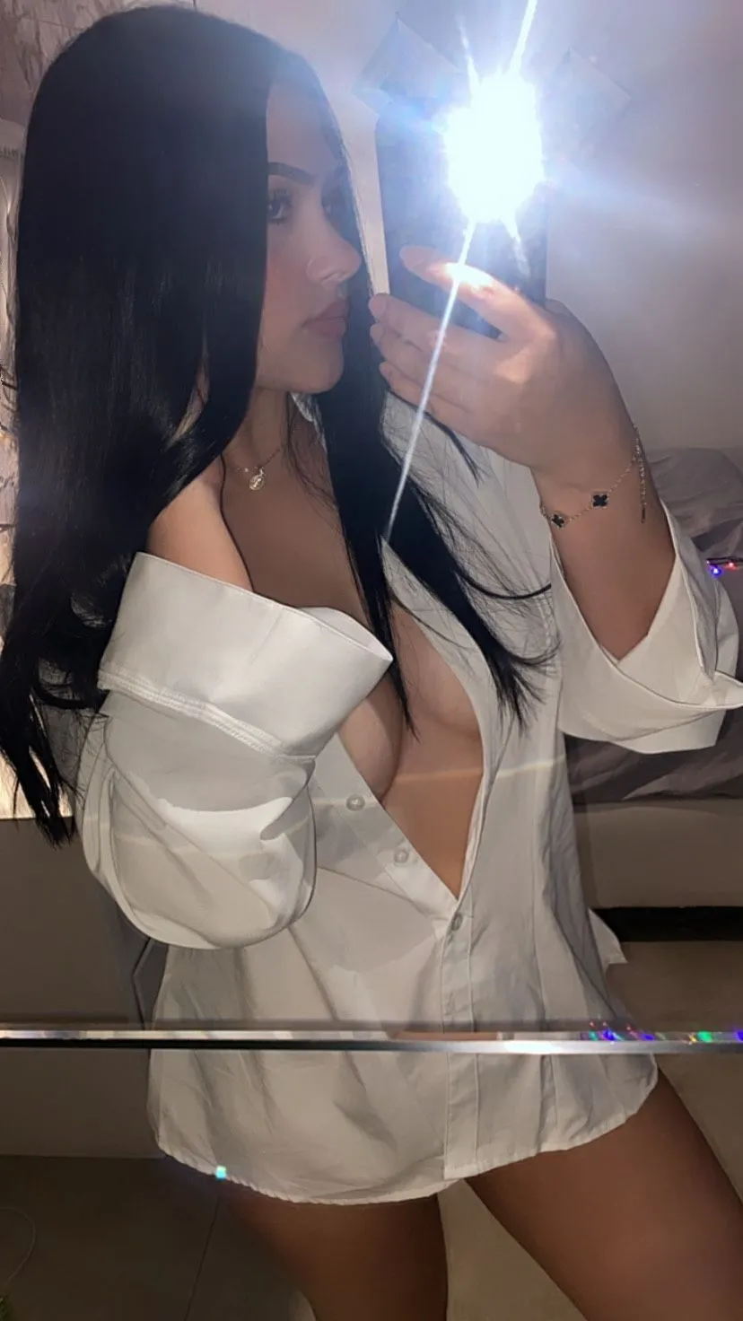 Live sex webcam photo for SaharaLyn #8104722