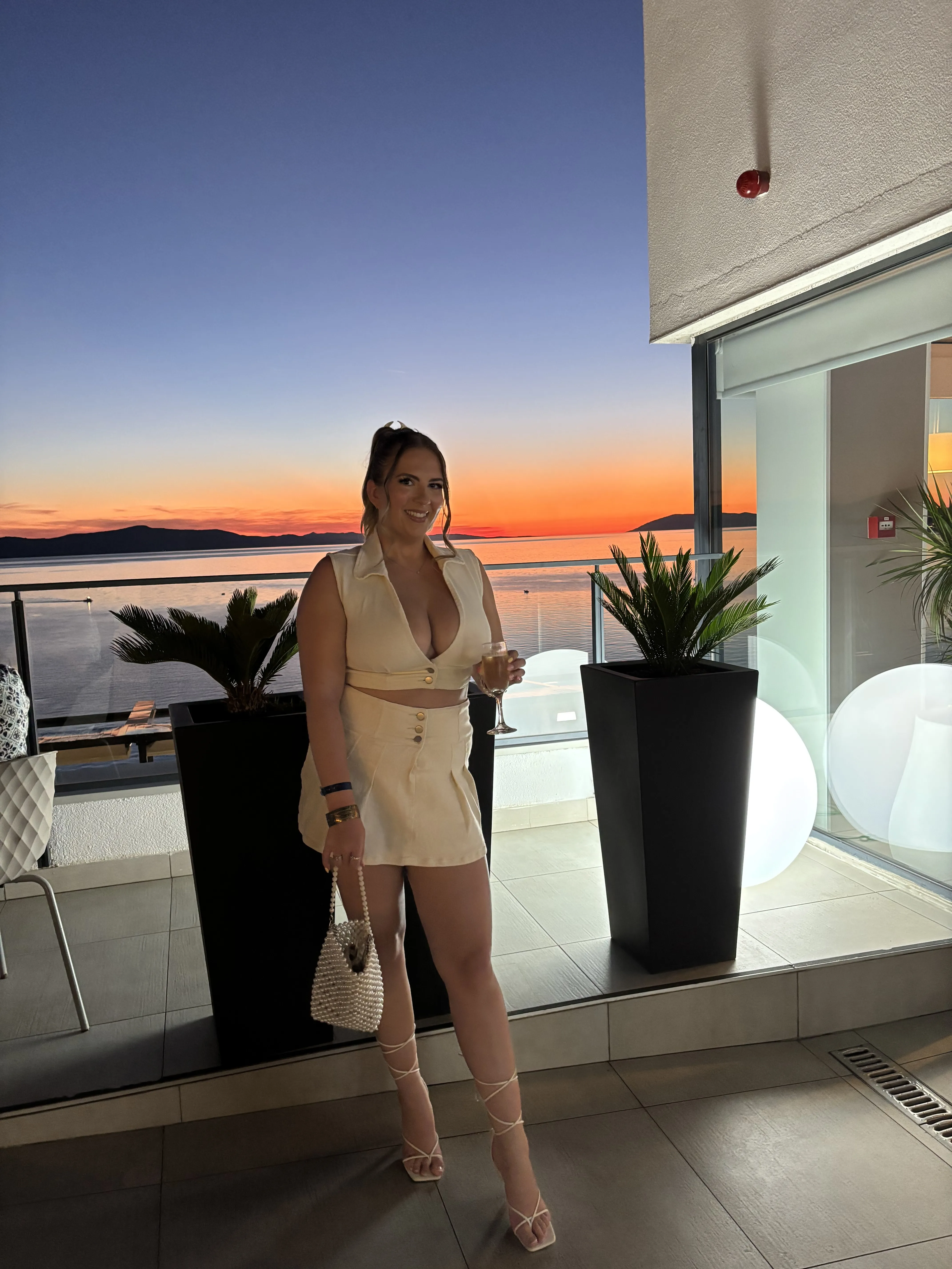Live sex webcam photo for FlirtyRachelXOX #8038092