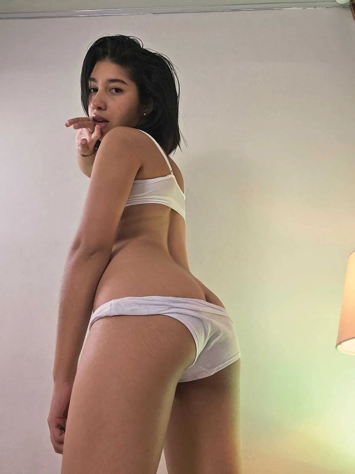 Live sex webcam photo for Violet_606 #8528439