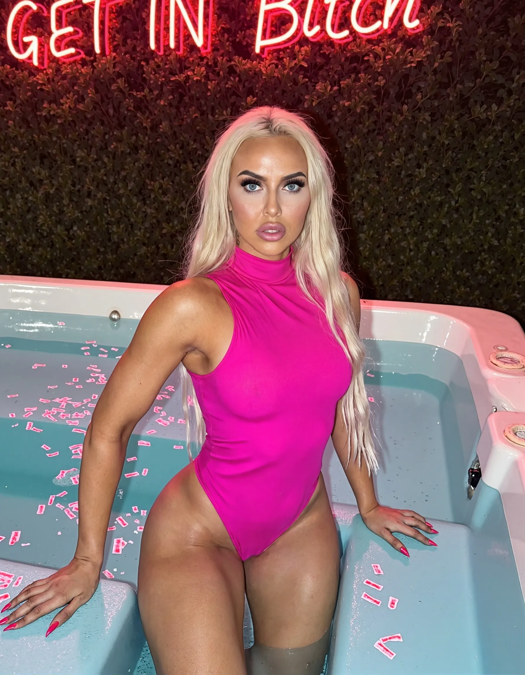 Live sex webcam photo for GoddessBuffBarbie #8631249