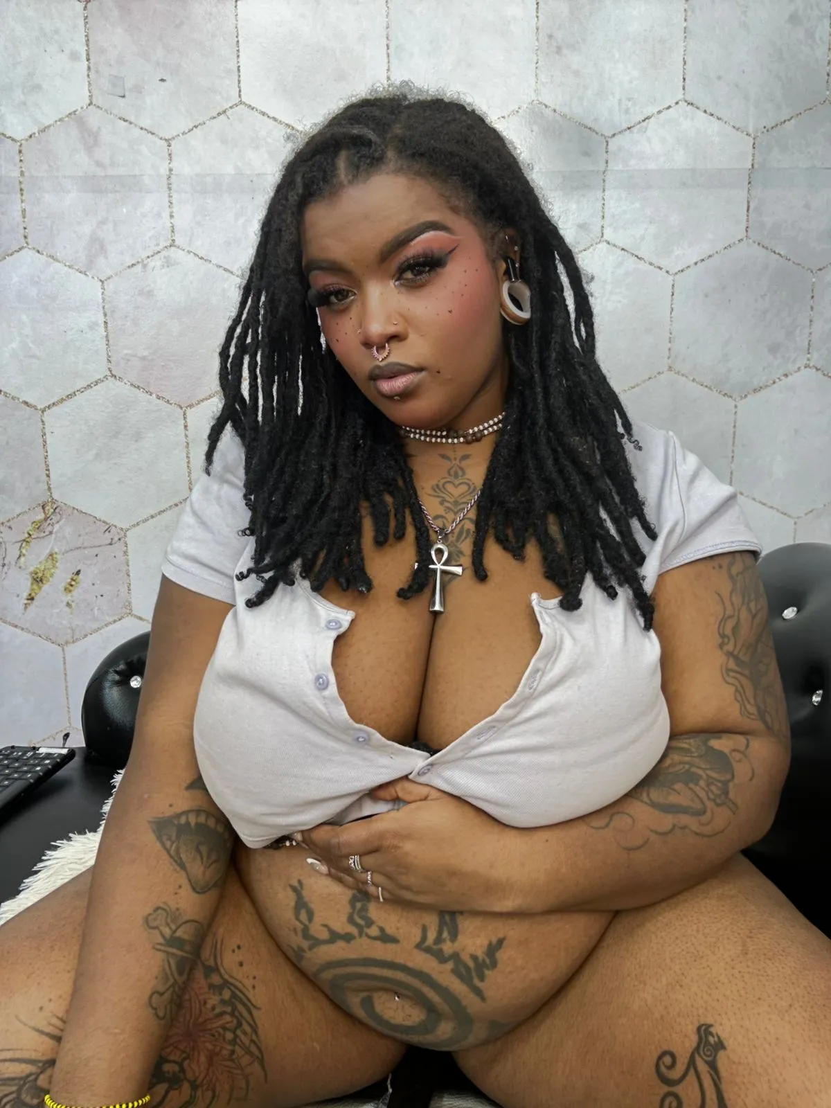 Live sex webcam photo for LaylaCummingss #8136325