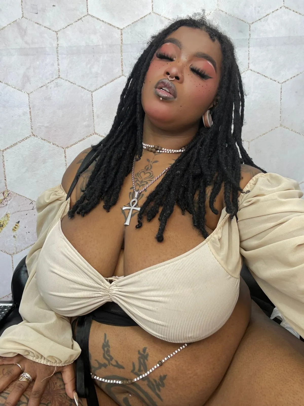 Live sex webcam photo for LaylaCummingss #8139008