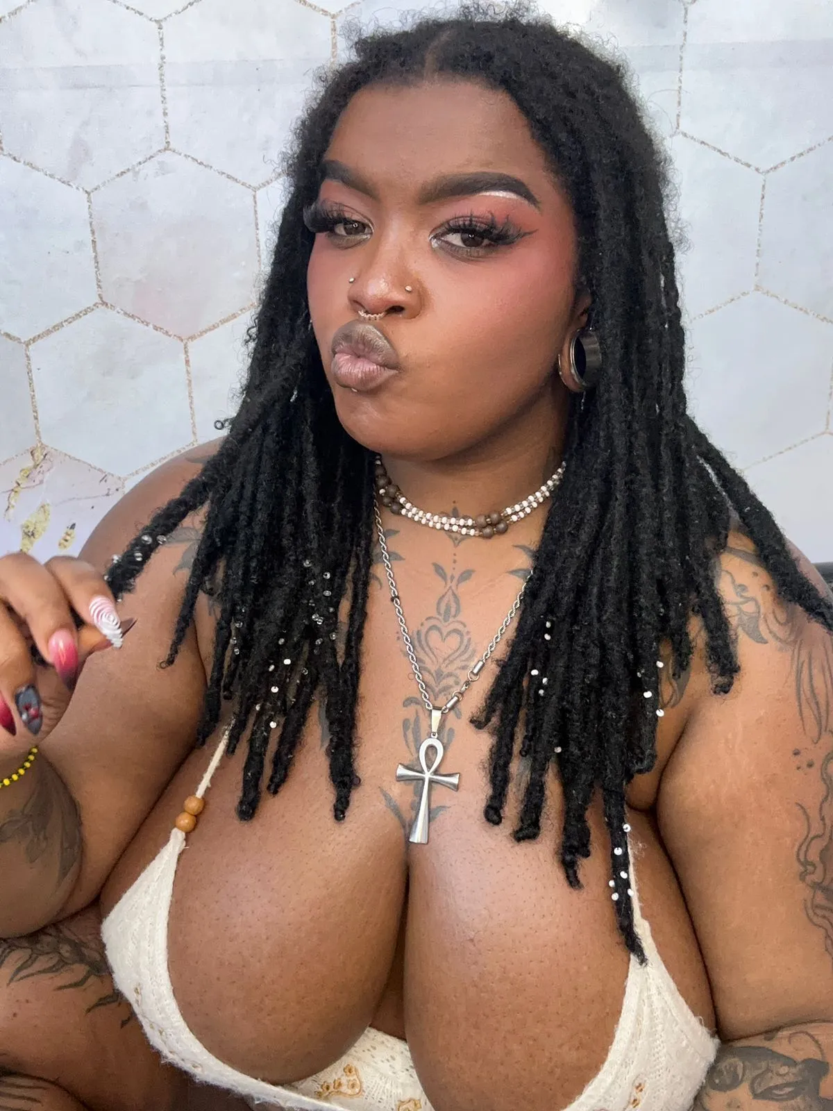 Live sex webcam photo for LaylaCummingss #7981107