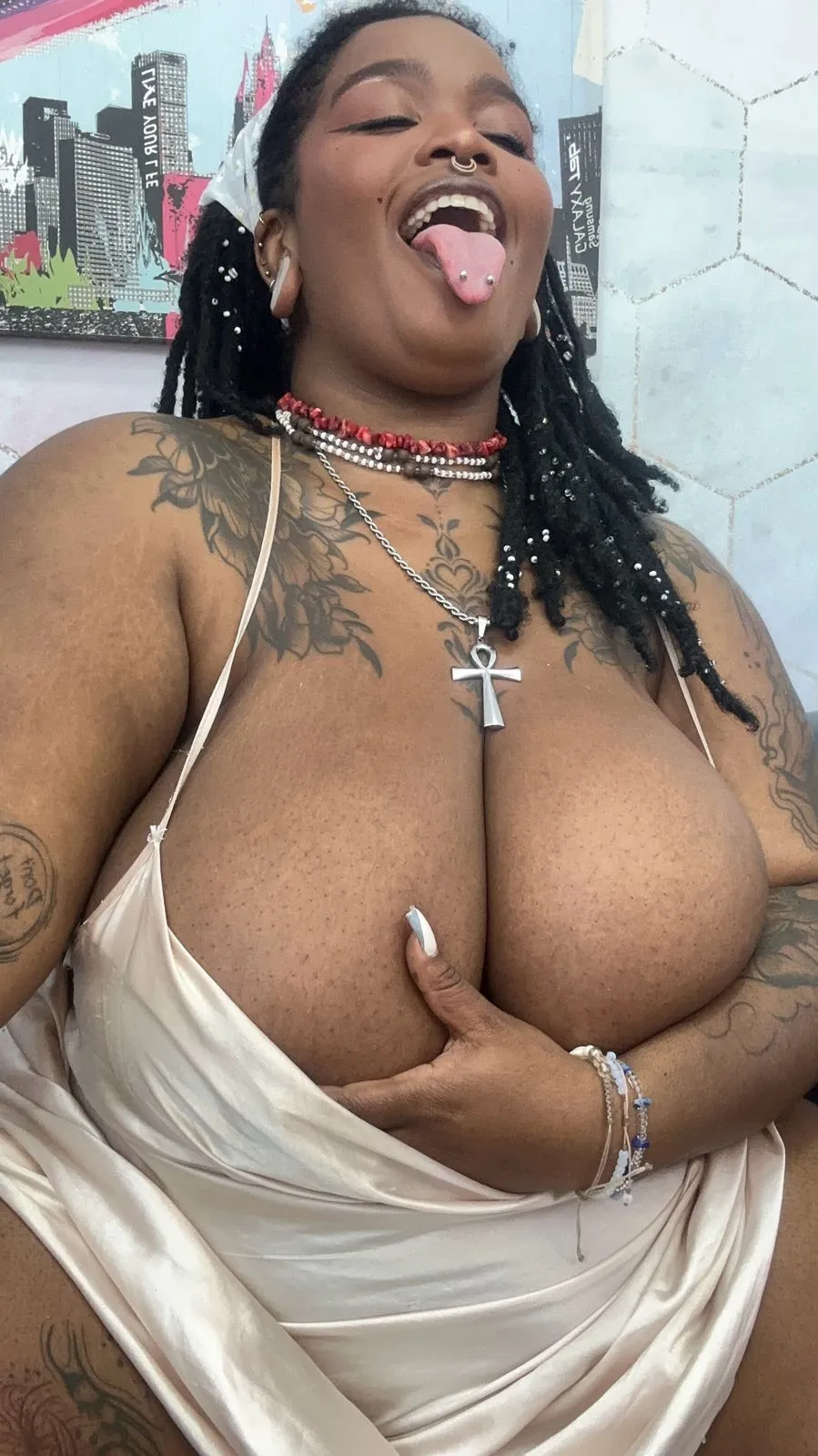 Live sex webcam photo for LaylaCummingss #7842755