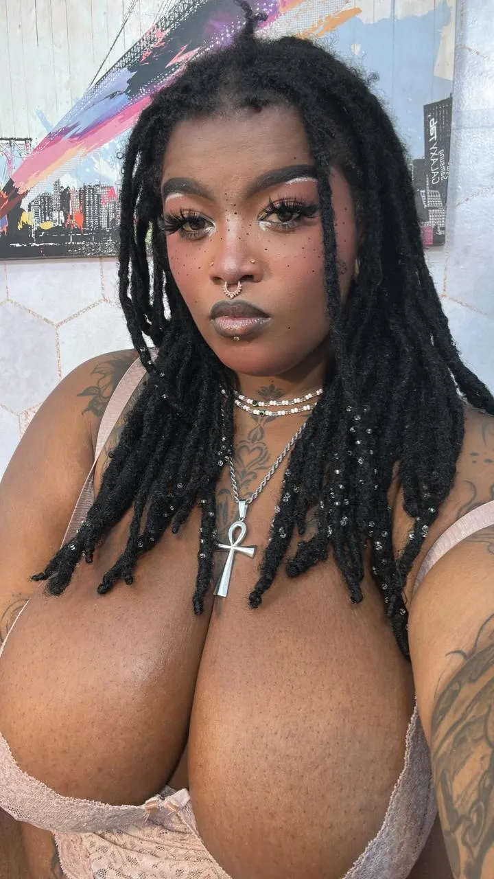 Live sex webcam photo for LaylaCummingss #8193478