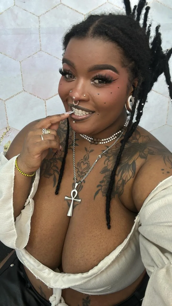 Live sex webcam photo for LaylaCummingss #8044826